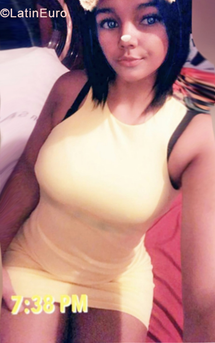 Date this young Dominican Republic girl Maria from Santo Domingo DO33550