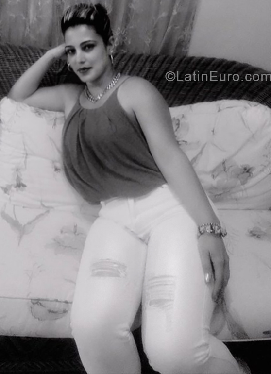 Date this beautiful Cuba girl Yanet from Cabaiguan CU442