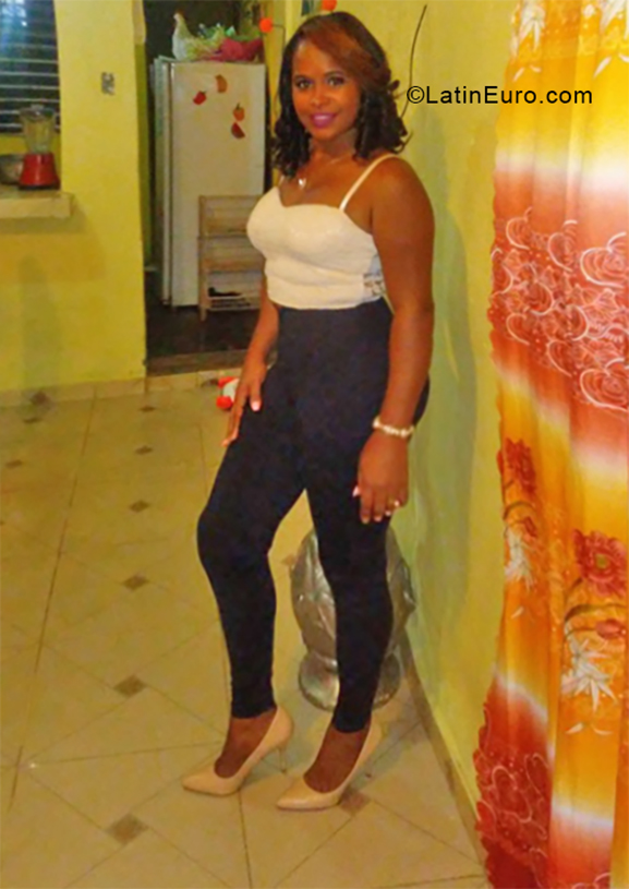 Date this young Dominican Republic girl Joheli from Santo Domingo DO33675