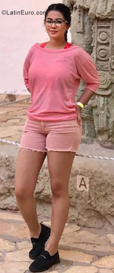Date this pretty Honduras girl Margarita from San Pedro Sula HN2625