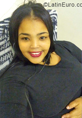 Date this young Dominican Republic girl Elizabeth from Santo Domingo DO33889