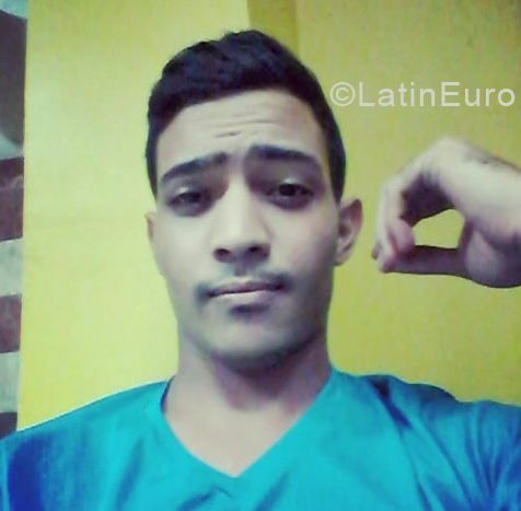 Date this nice looking Venezuela man Alex from Caracas VE2126