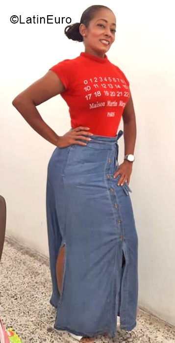 Date this stunning Colombia girl Yolima from Cartagena CO24876