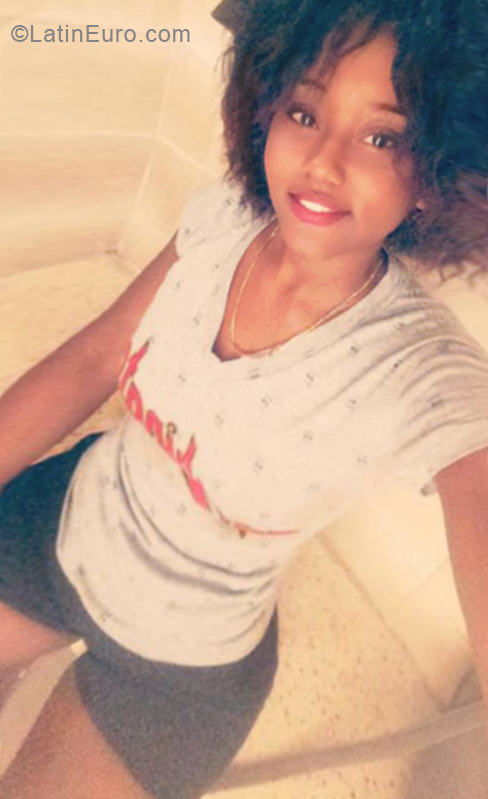 Date this delightful Dominican Republic girl Daniela from Santo Domingo DO34038