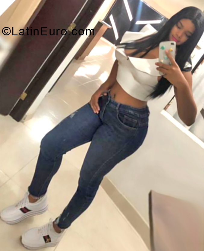 Date this tall Colombia girl Aineha from Cali CO25006