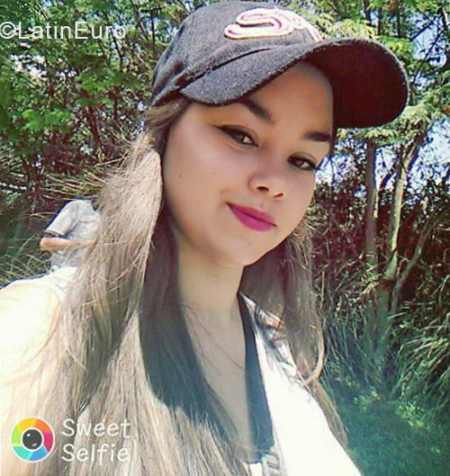 Date this hot Colombia girl Valentina from Pereira CO25091