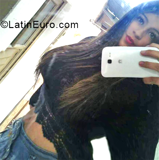 Date this cute Colombia girl Yayis from Bogota CO25125