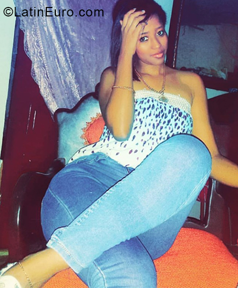 Date this fun Dominican Republic girl Relyin from Santiago DO34344