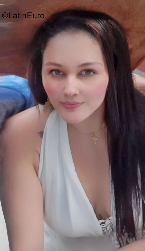Date this young Colombia girl Daniela from Neiva CO25196