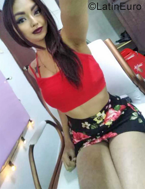 Date this young Colombia girl Moon from Bogota CO25242