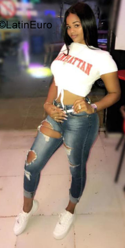 Date this voluptuous Dominican Republic girl Yailisy from Santo Domingo DO34672