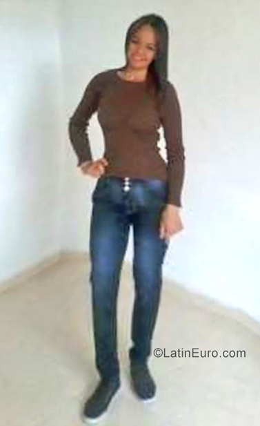 Date this stunning Colombia girl Alejandra from Bogota CO25302