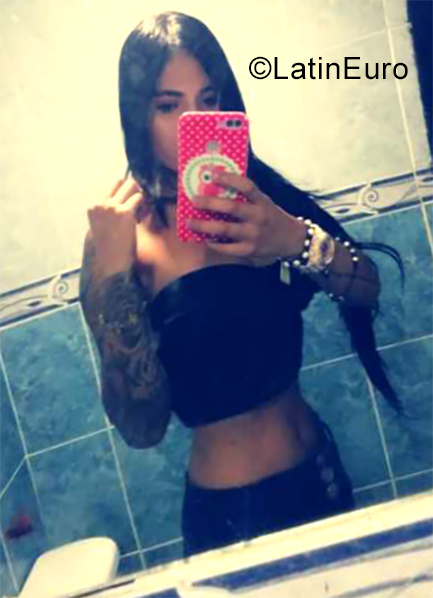 Date this voluptuous Colombia girl Mari from Medellín CO25303