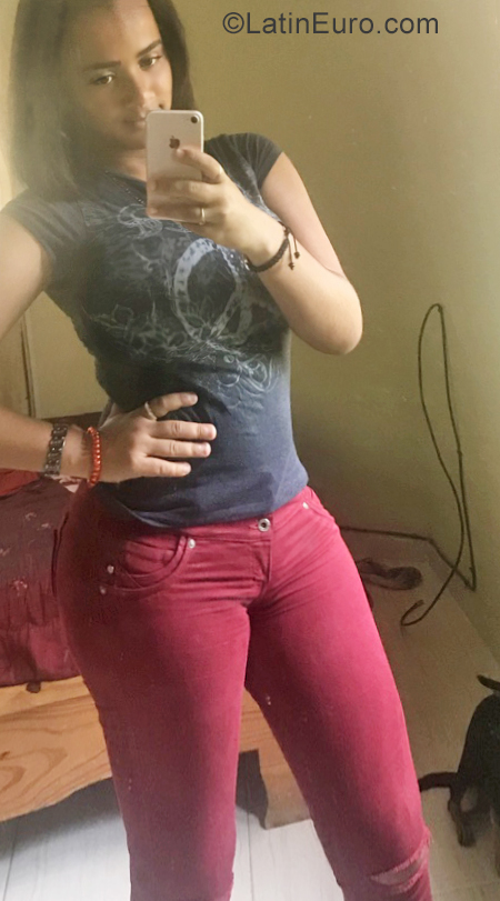 Date this lovely Dominican Republic girl Anyelie from Santo Domingo DO34681