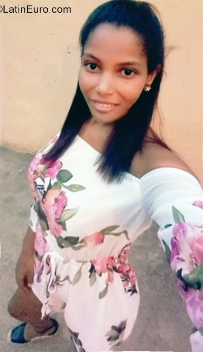 Date this young Dominican Republic girl Yafreisy from San Cristóbal DO36070