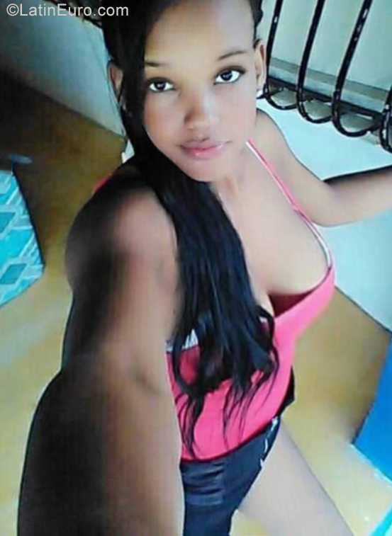 Date this sensual Dominican Republic girl Belkis from Santiago DO34974