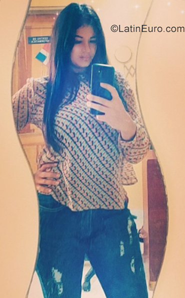 Date this delightful Dominican Republic girl Emelie from Santo Domingo DO35035