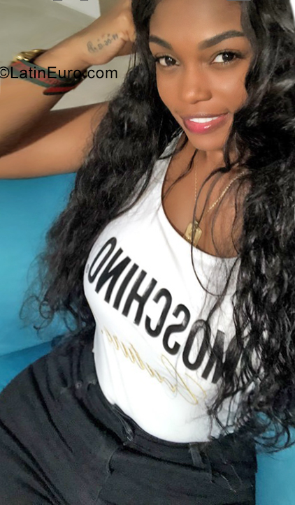 Date this stunning Colombia girl Andrea from Cali CO25492