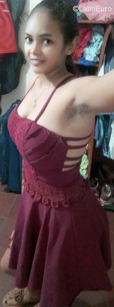 Date this happy Colombia girl Maria from Barranquilla VE2450