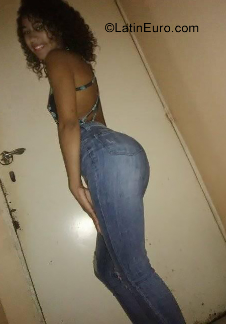 Date this foxy Venezuela girl Yorgeles from Caracas VE2453