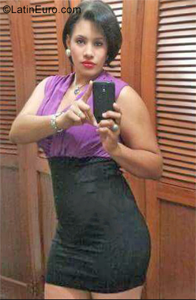 Date this happy Dominican Republic girl Claudia from Santiago DO35243