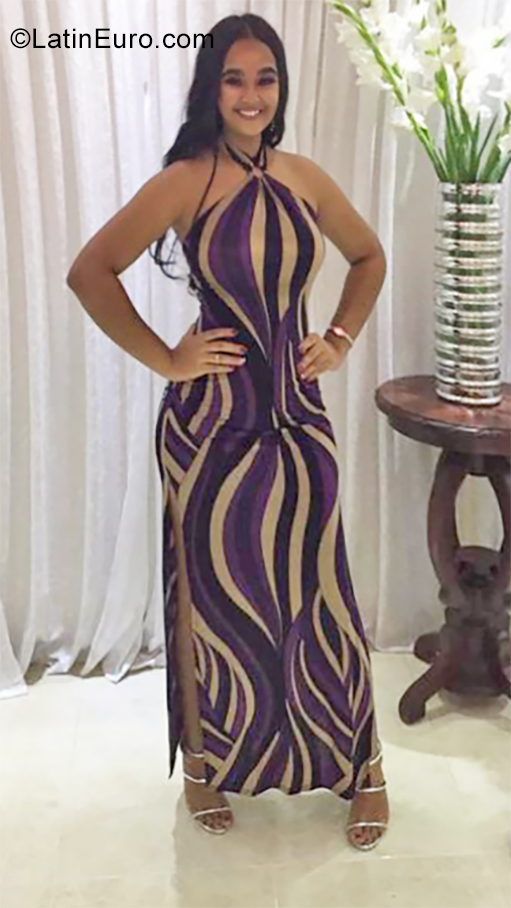 Date this nice looking Dominican Republic girl Jatnna from Santiago DO35290