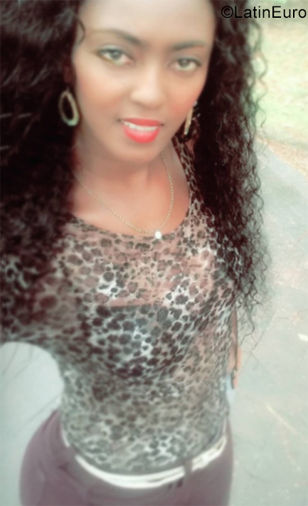 Date this foxy Dominican Republic girl Elizabeth from Santo Domingo DO35311