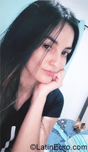 Date this young Colombia girl Fernanda from Cali CO26145