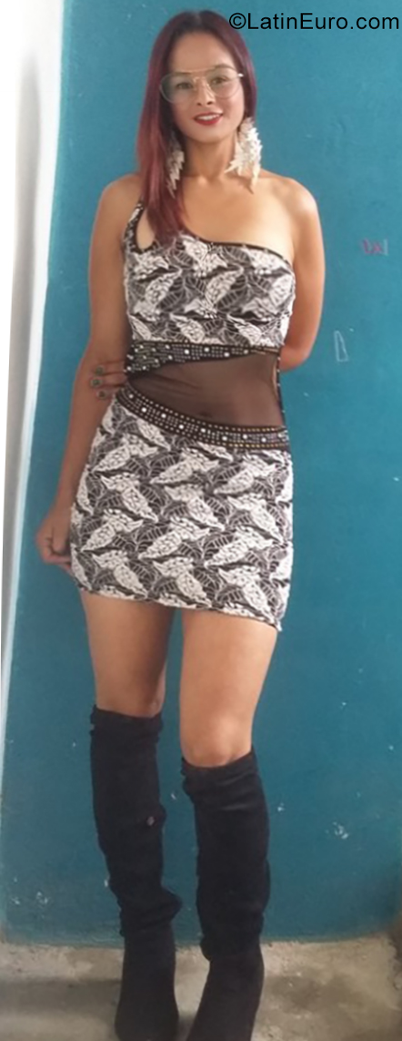 Date this happy Colombia girl Damaris from Manizales CO25675