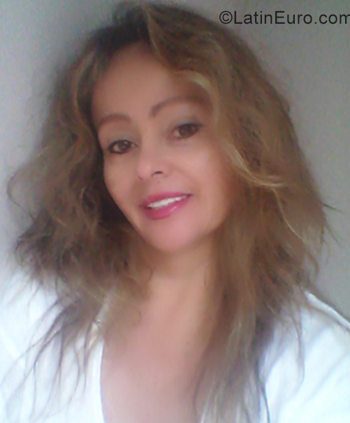 Date this hard body Colombia girl Roucky from Bogota CO28036