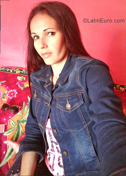 Date this lovely Cuba girl Nisleydi from Las Tunas CU553