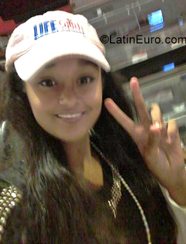 Date this stunning Dominican Republic girl Maria from Santo Domingo DO35571