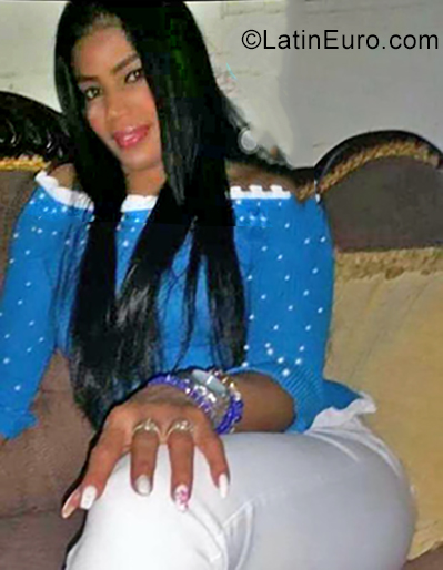 Date this athletic Dominican Republic girl Haydee from Santiago DO35639