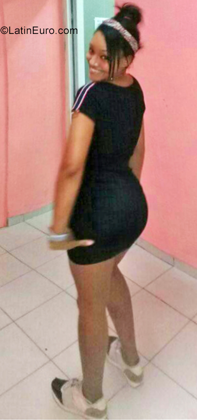 Date this nice looking Cuba girl Wanda from Havana CU580