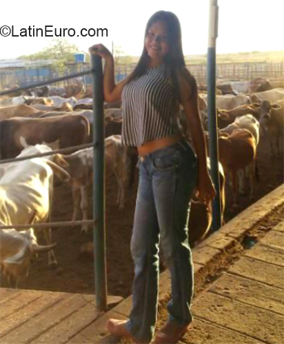 Date this delightful Venezuela girl Gray from El Tigre VE2618