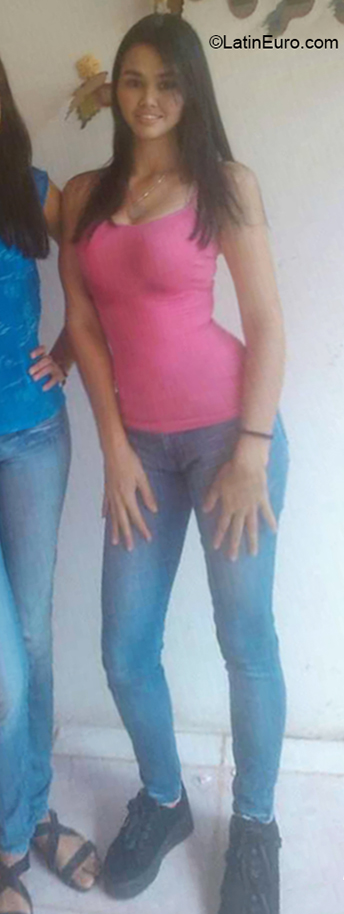 Date this voluptuous Venezuela girl Theiria from Carupano VE2631
