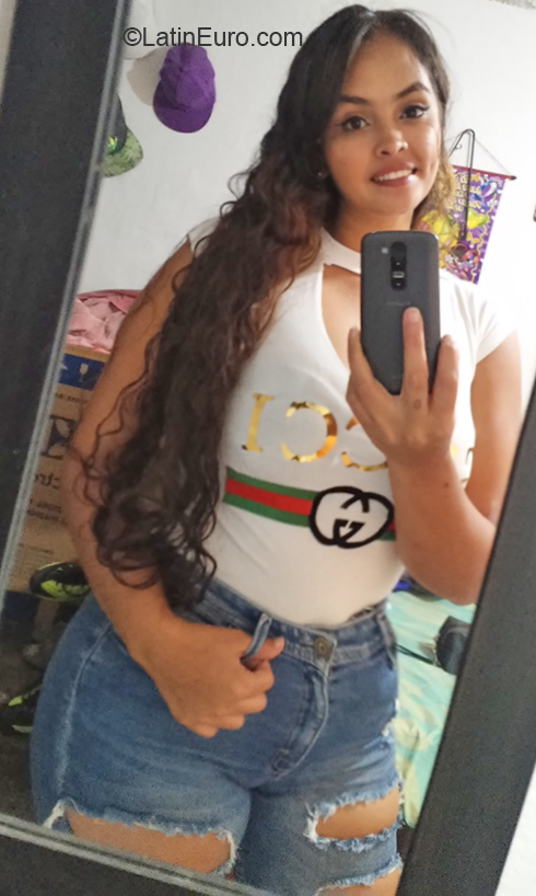 Date this lovely Colombia girl Zara from Medellin CO25933