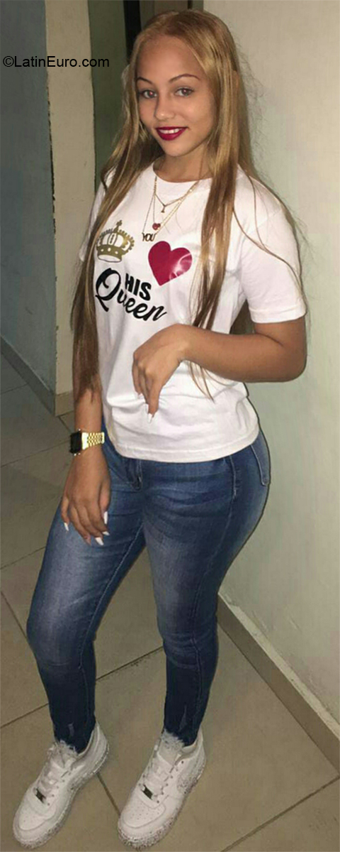 Date this stunning Dominican Republic girl Andrea from Santo Domingo DO35812
