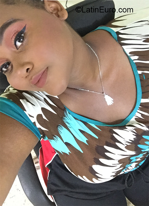 Date this nice looking Dominican Republic girl Esmeralda from Santo Domingo DO35871