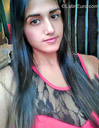 Date this passionate Venezuela girl Grey from Barinas VE2691