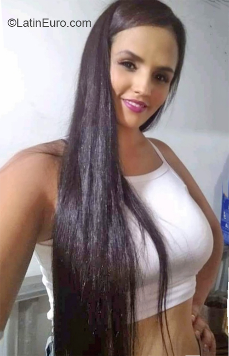 Date this hard body Colombia girl Evelyn from Medellin CO26078