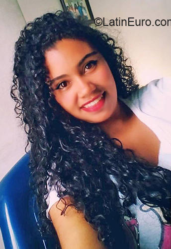 Date this athletic Colombia girl Daniela from Armenia CO26130