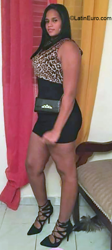 Date this lovely Dominican Republic girl Melissa from Santo Domingo DO36218