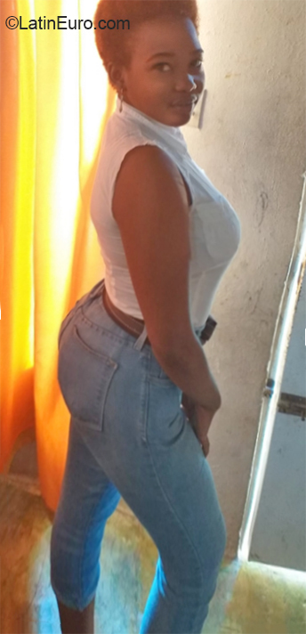 Date this happy Dominican Republic girl Kate from Santo Domingo DO36281