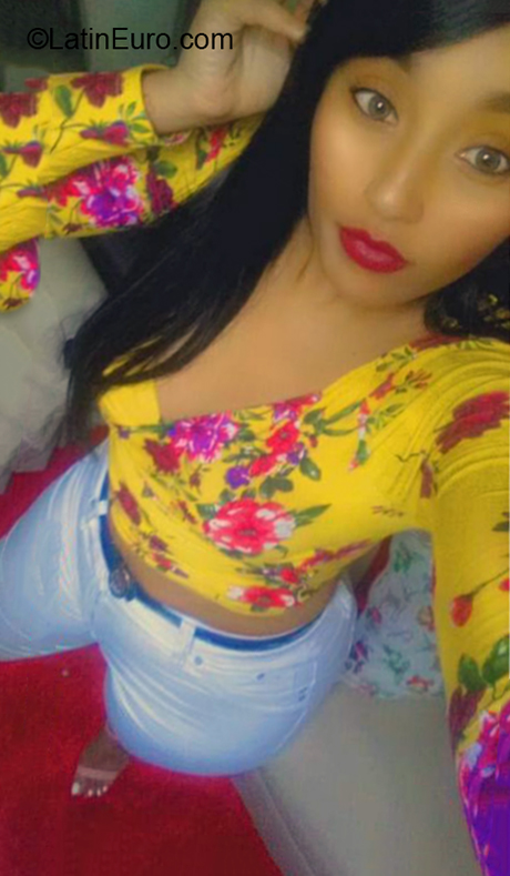 Date this voluptuous Dominican Republic girl Elizabeth from Santiago DO36328