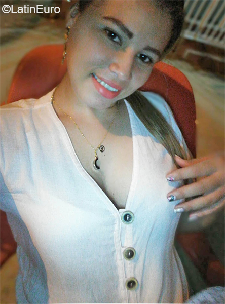Date this nice looking Colombia girl Gabriela from Magangue CO26180