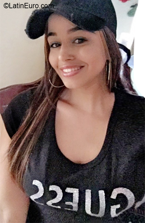 Date this georgeous Dominican Republic girl PAMELA from Santo Domigo DO36433