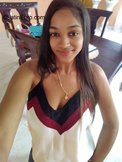 Date this georgeous Dominican Republic girl Esmeraly from Santo Domingo DO36446