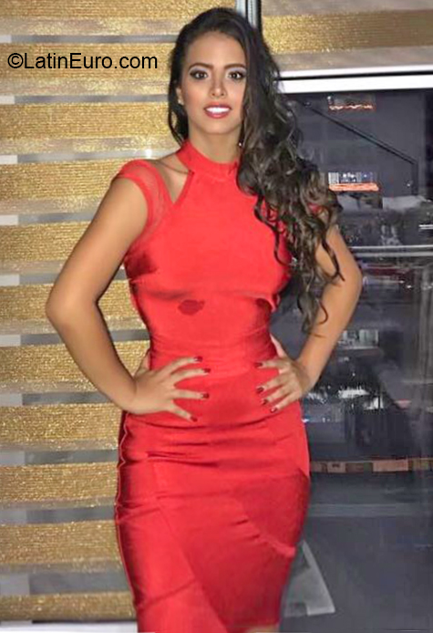Date this georgeous Colombia girl Tati from Medellin CO26343