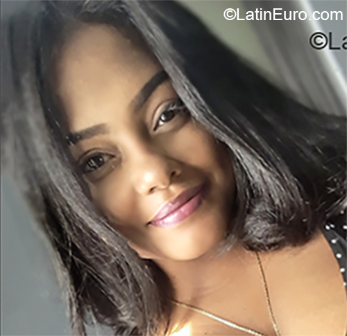Date this nice looking Dominican Republic girl Maria Fernanda from Santo Domingo DO36746